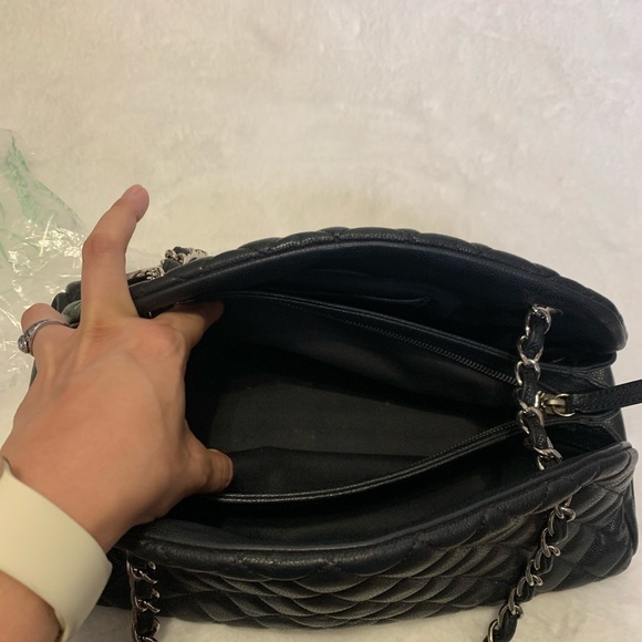 Authentic Chanel chain shoulder bag. - Picture 9 of 16